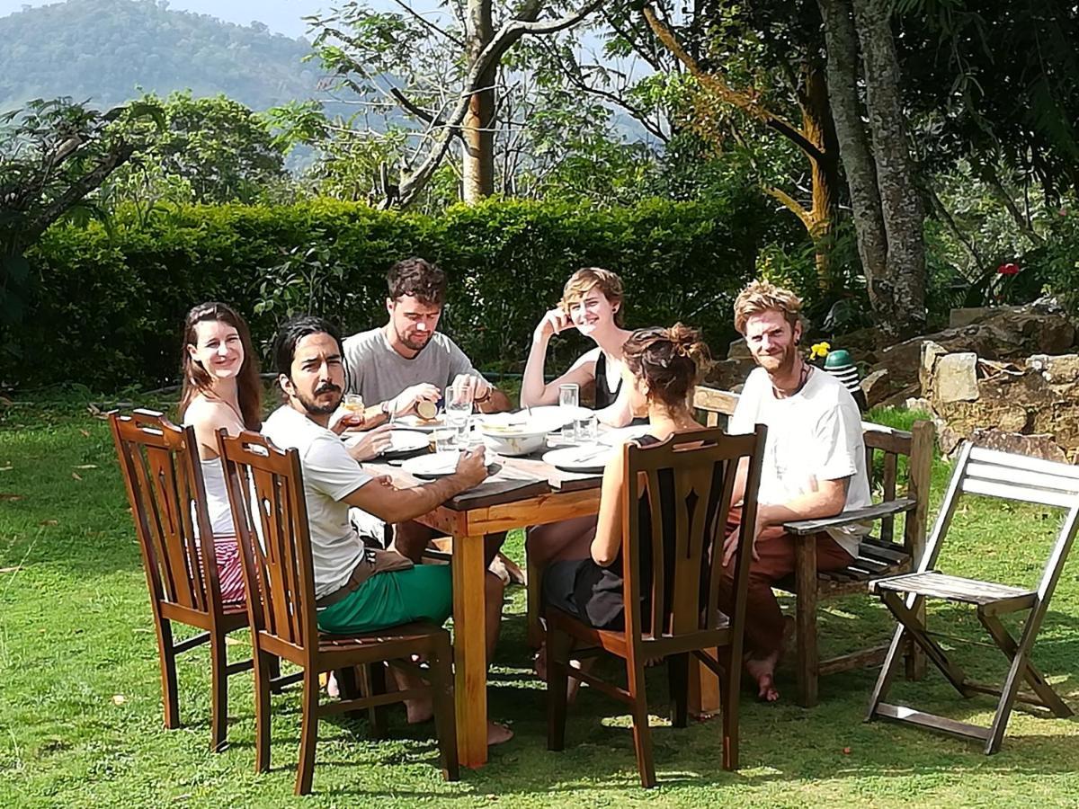 Bed and Breakfast Jungle Tide Kandy Esterno foto